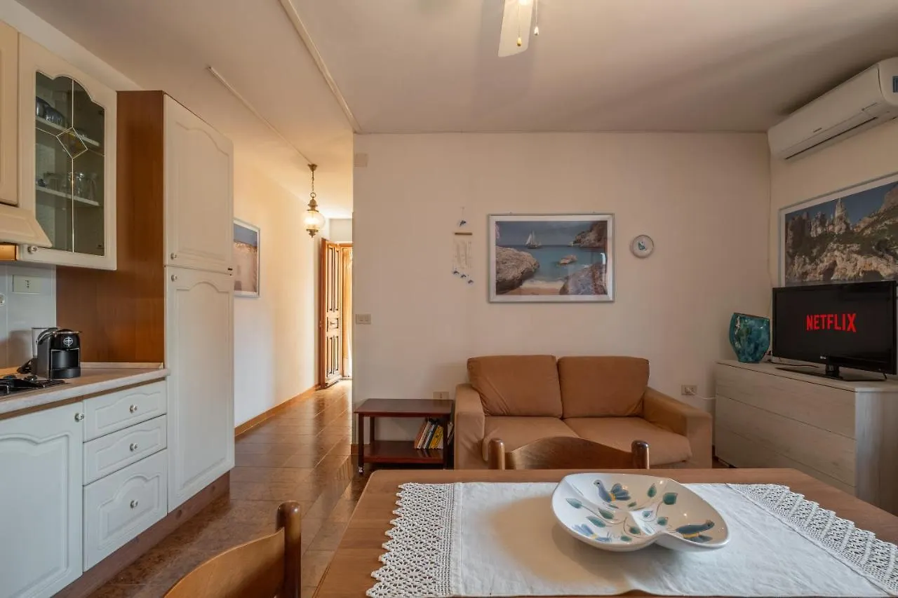 Apartment Ferienwohnung 5 Min BudoniTerrazzo Vista Borgo & Self Check-In Tanaunella Italien