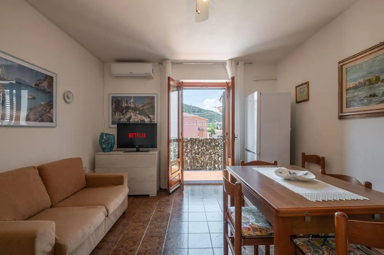 Apartment Ferienwohnung 5 Min BudoniTerrazzo Vista Borgo & Self Check-In Tanaunella