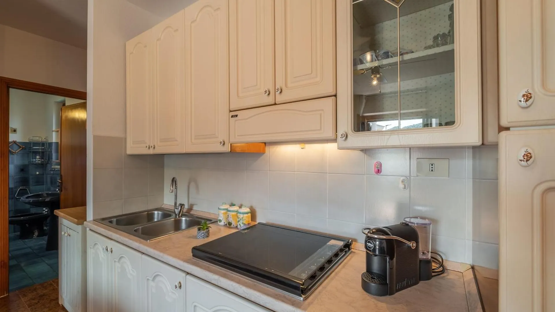 Apartment Ferienwohnung 5 Min BudoniTerrazzo Vista Borgo & Self Check-In Tanaunella Italien